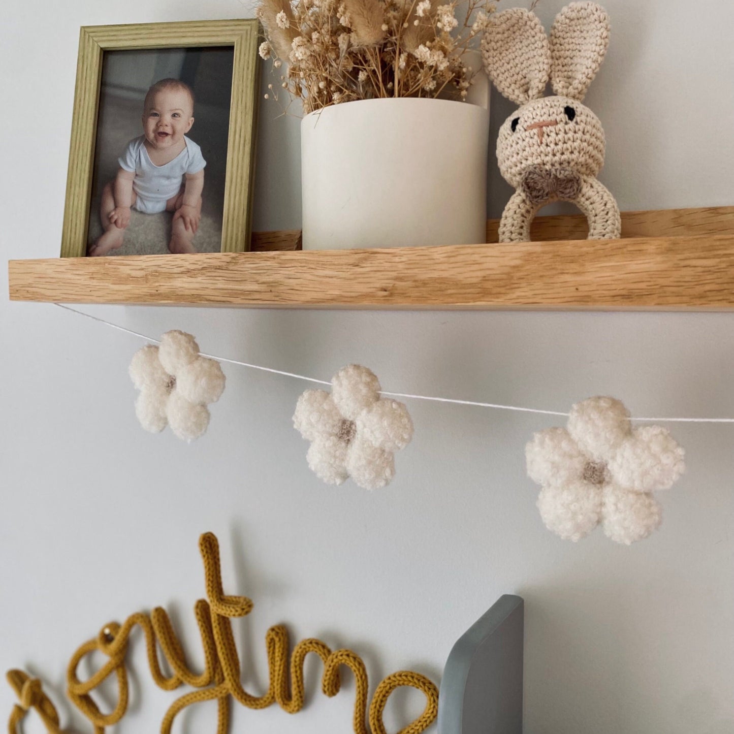 Bouclé Flower Garland