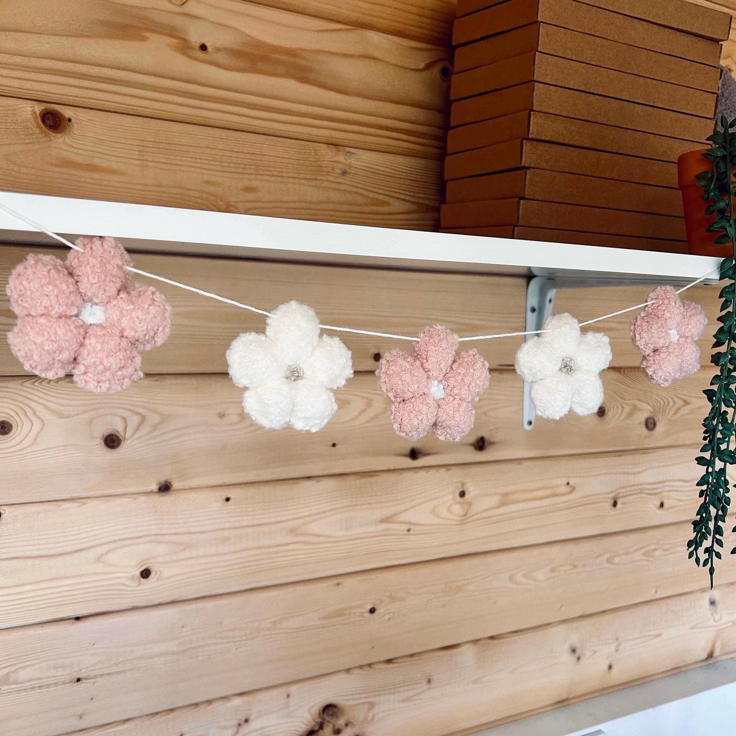 Bouclé Flower Garland
