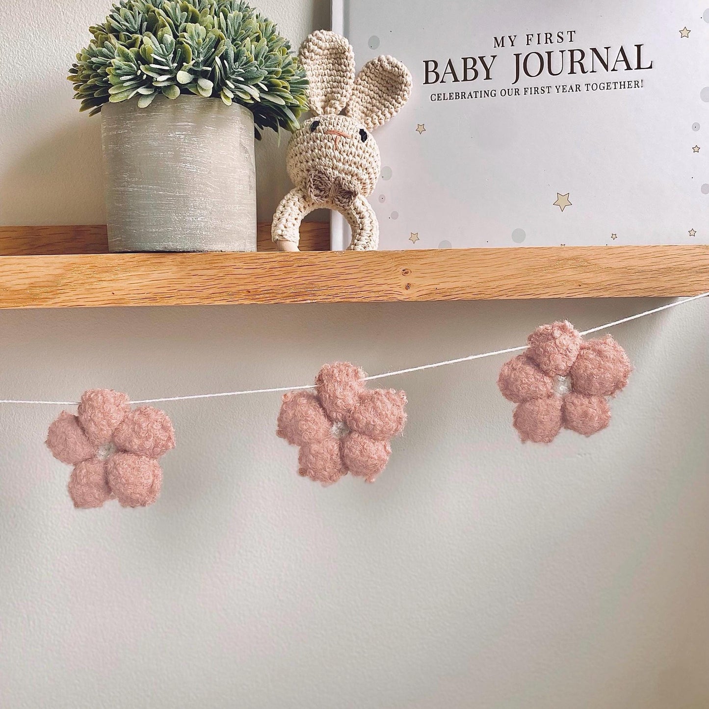 Bouclé Flower Garland