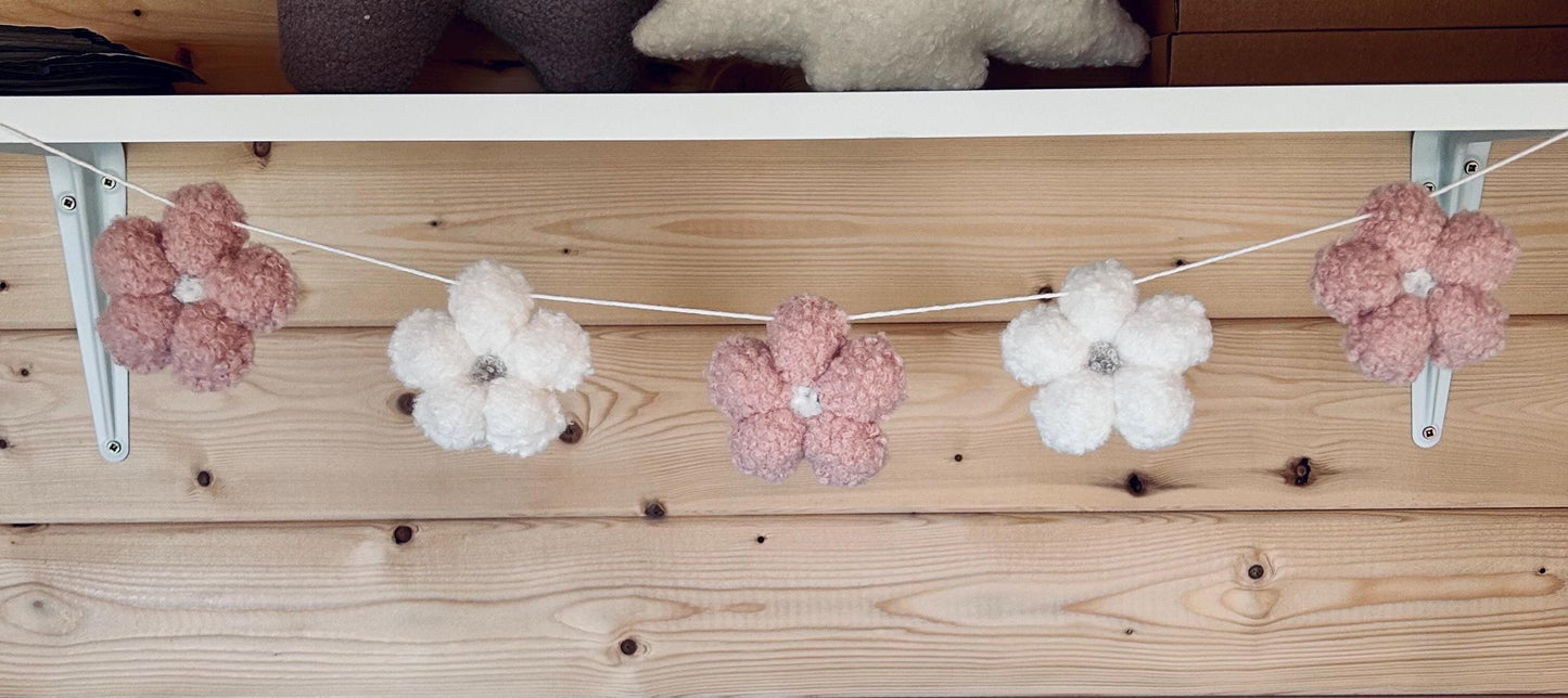Bouclé Flower Garland