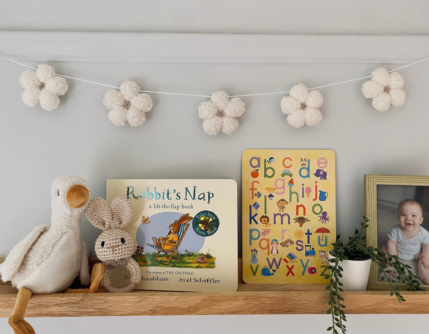 Bouclé Flower Garland